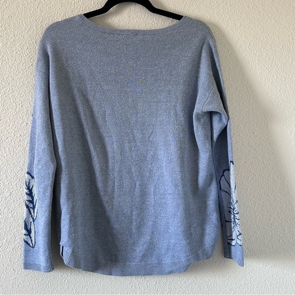 CHICO’S Women’s Fine Knit Sweater 1 Blue White Mix Media Floral Casual Spring - Picture 9 of 11